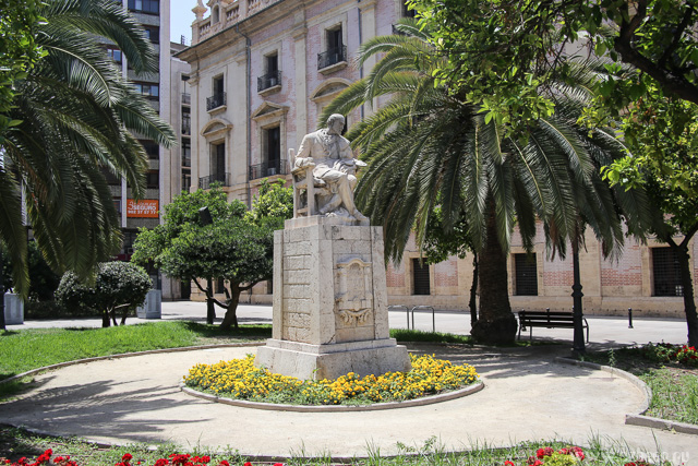 Памятник Игнасио Пиназо в Валенсии